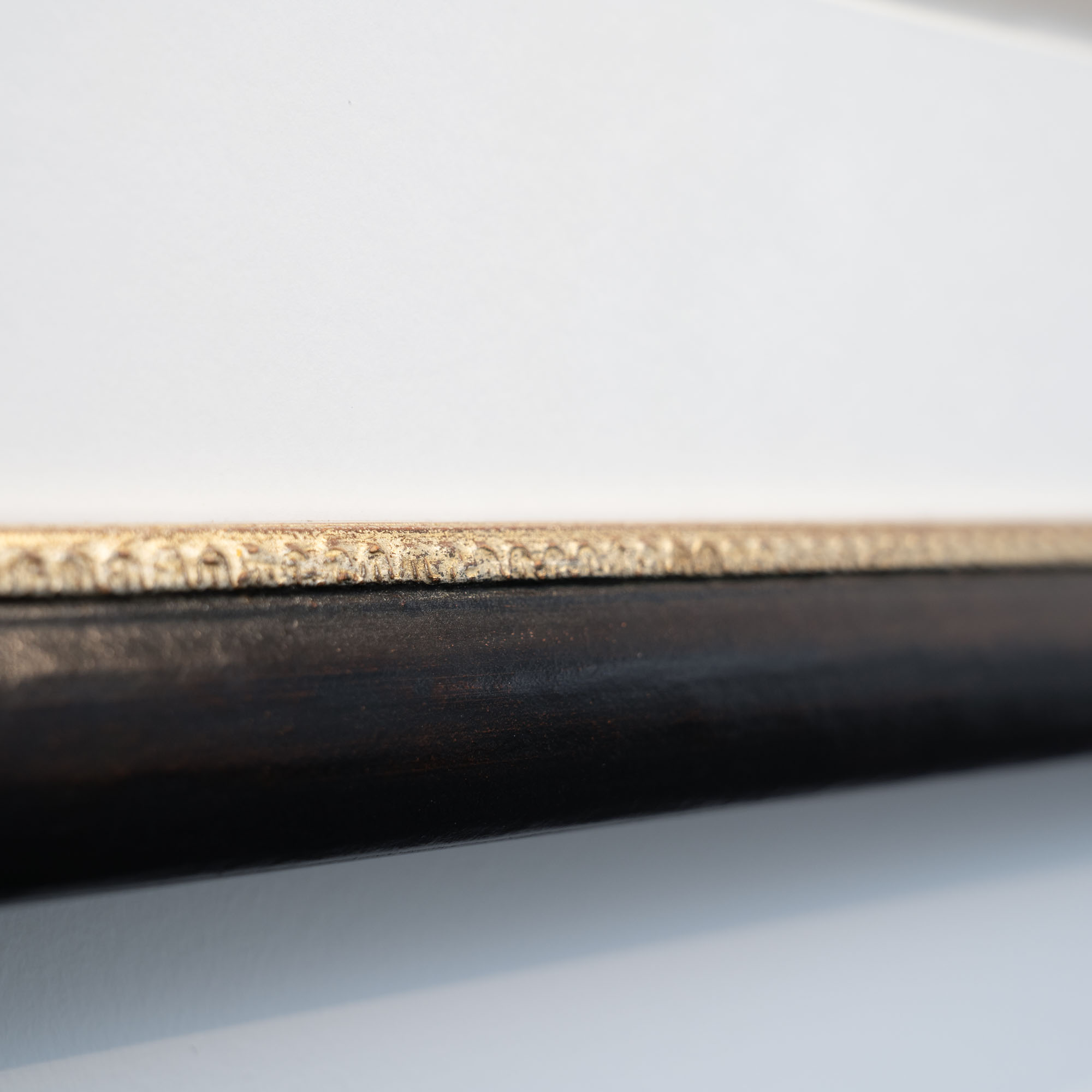 LEON LÖWENTRAUT - Mathéo (2023), Kohlezeichnung auf handgeschöpftem Büttenpapier – Bild 5