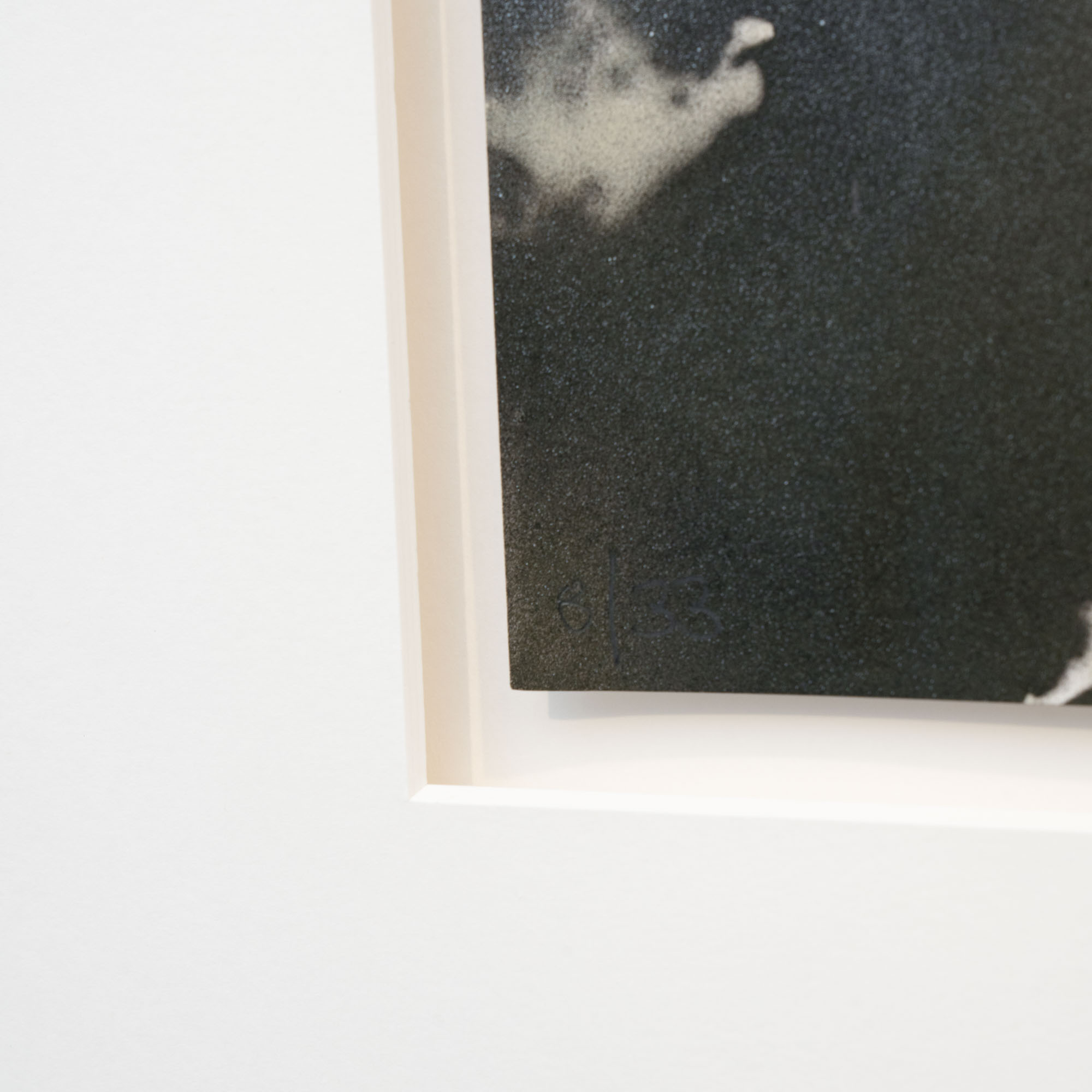 THOMAS BAUMGÄRTEL - Albert Einstein (2015), Spraylack auf gehämmertem Papier – Bild 3