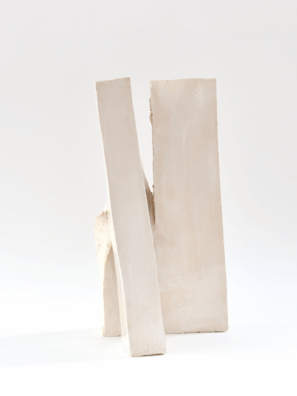 SIMONE PICK - Fläche im Raum 2 - mbrace (2023), Ton, Glasur