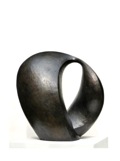 WIEBKE BADER - Anfang (2020), Bronze (Oberfläche patiniert und lackiert)
