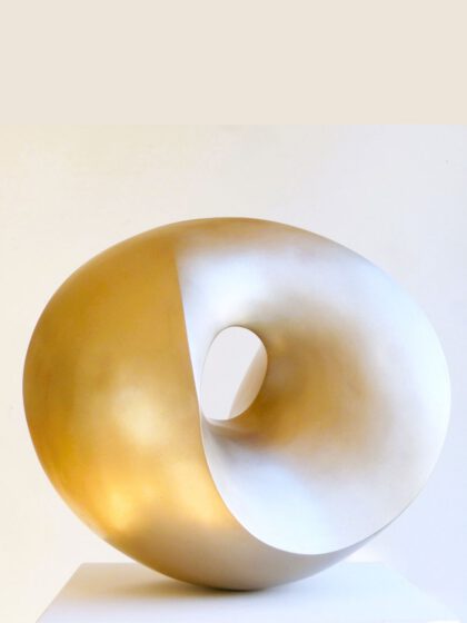 WIEBKE BADER - Kreisend (2024), Siliziumbronze (geschliffen und gewachst)